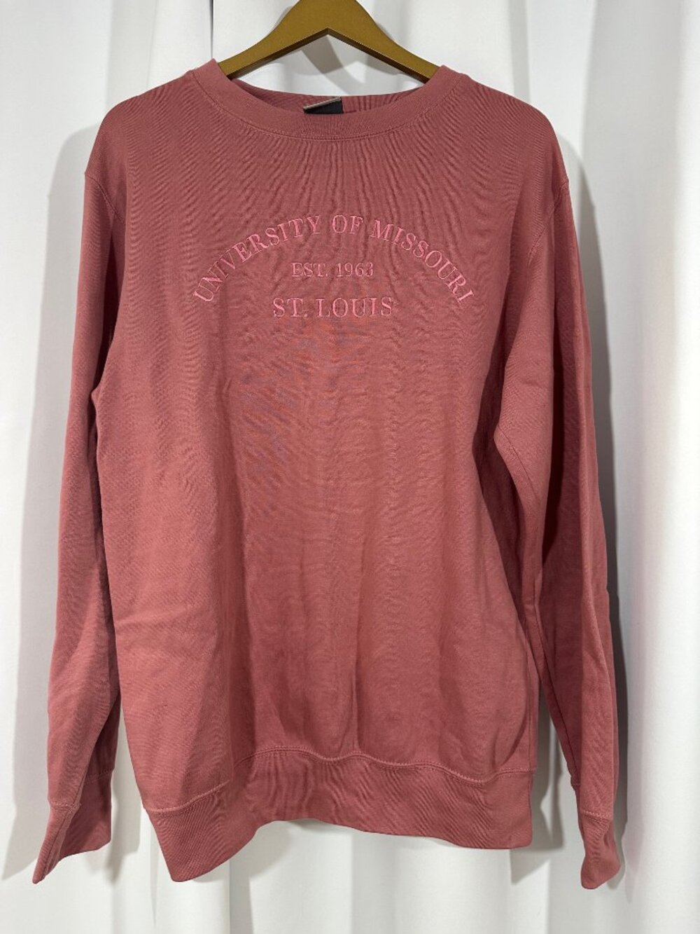 MV Sport University of Missouri St. Louis Sweatshirt Medium Pink Crewneck UMSL